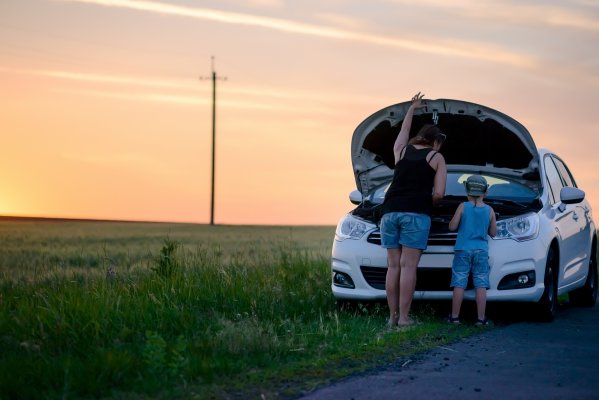 toco warranty extended car warranty service features car trouble breakdown mom and child looking under the hood car by the side of the road next to field